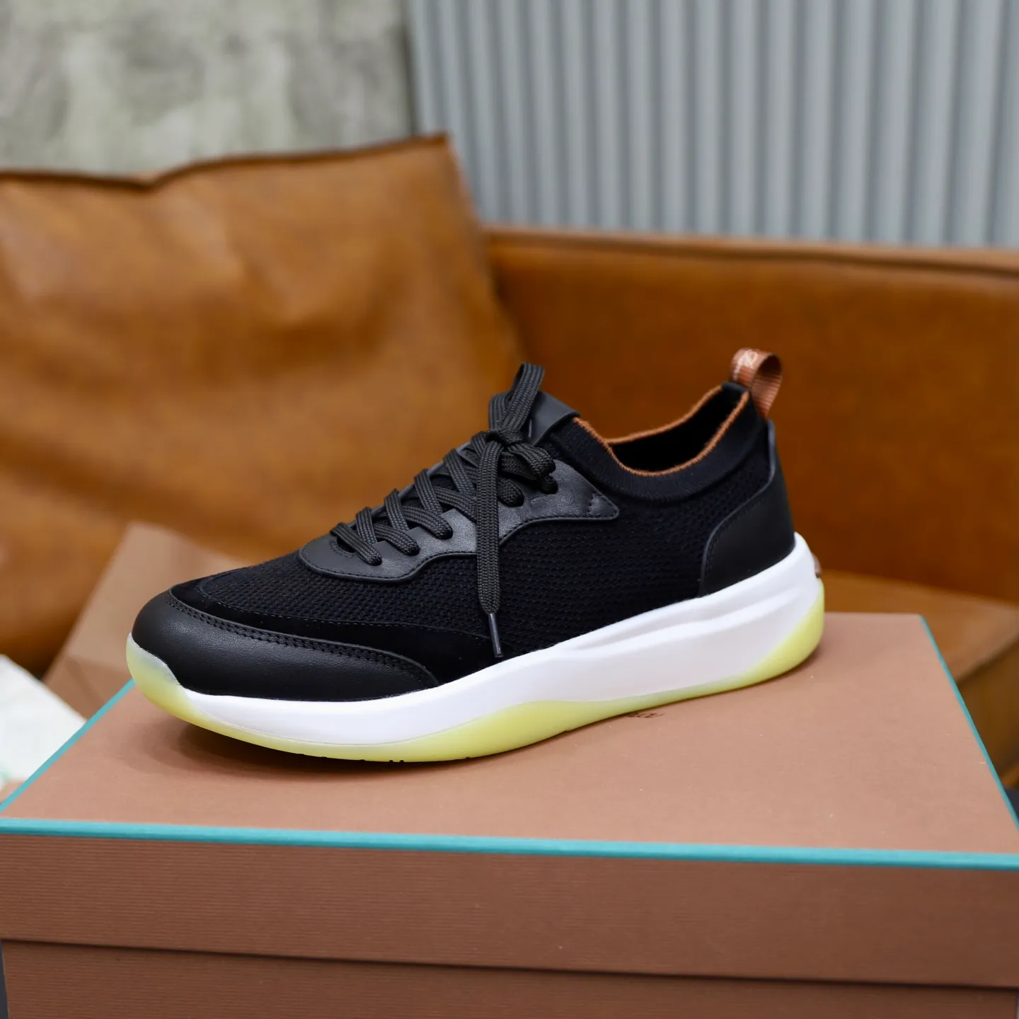 Factory price: 💰620 Loropiana LP men's shoes ♞size; 38-44 "45.46 customization" cowhide stitching and cowhide feet. It is really easy to wear, lazy, relaxed, casual, perfect comfort, and there are many color choices, and they all look good with clothes. Is it true that Loropiana can bring social value? “Loropiana is the best thing money can buy”